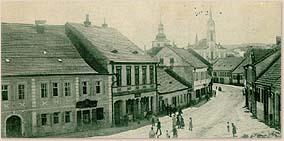 Historická fotografie Husova náměstí a Riegrovy ulice